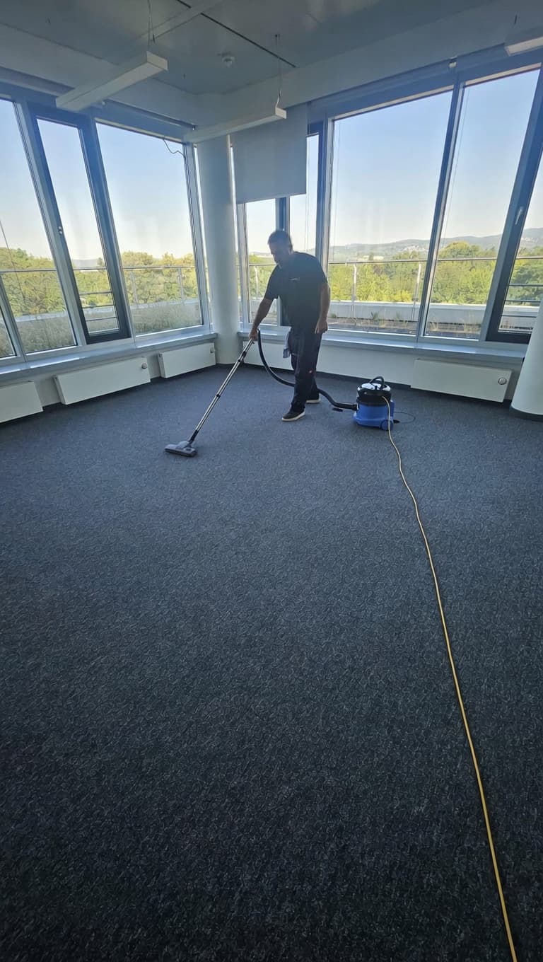 Textile Reinigung in einem gewerblichen Innenraum